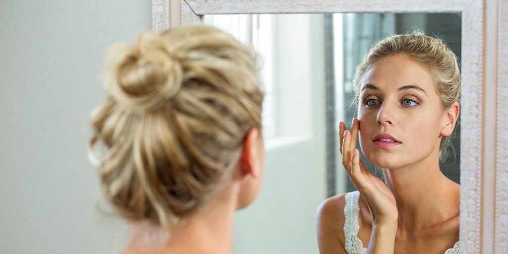 7 Photos That Prove Drew Barrymore's Favorite Skin-Care Product Is Legit