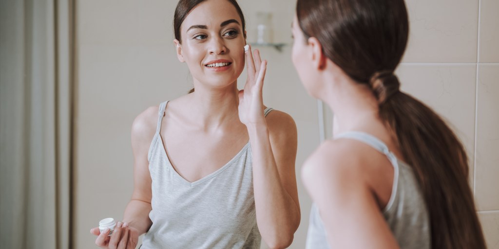Dermatologists Explain Why Moisturizers With SPF Are Much Less Effective Than Pure Sunscreen