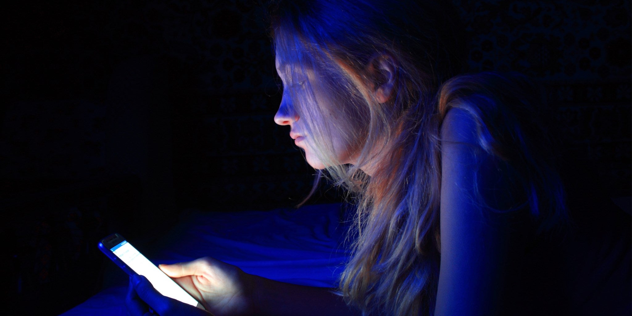 Everything Dermatologists Want You To Know About Blue Light Protection Skincare